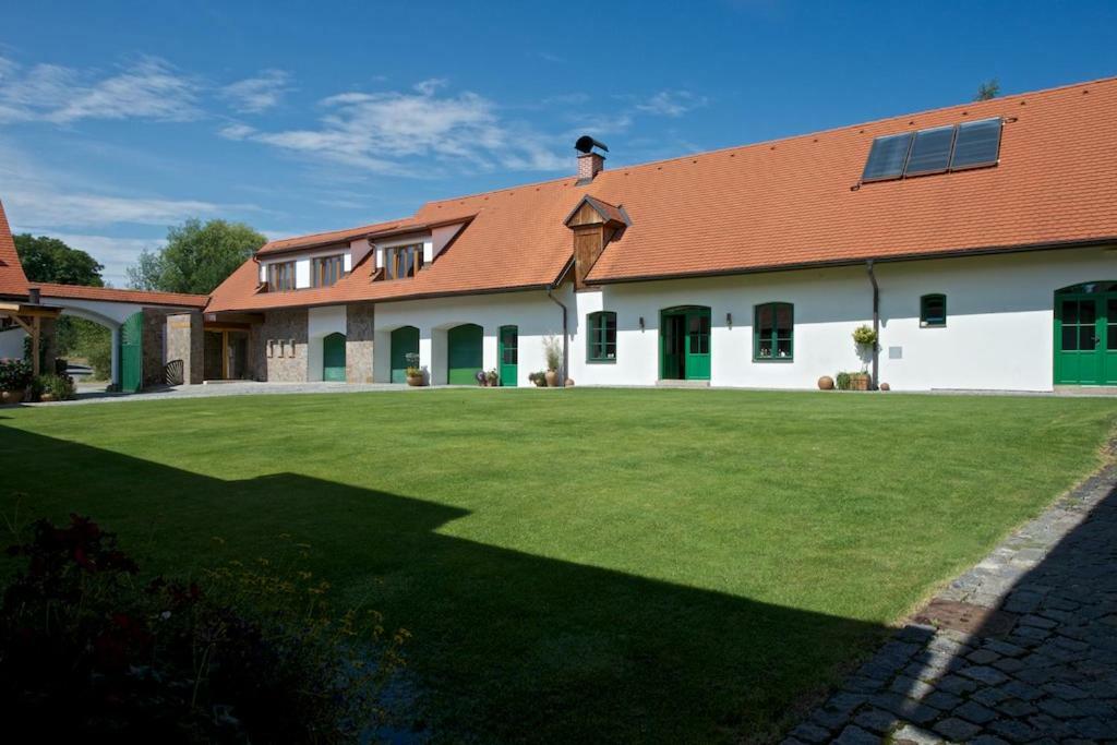 Apartamento Statek Topelec Appartman I Písek Exterior foto